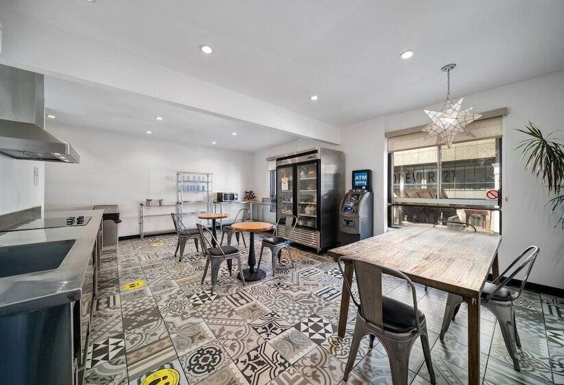 Samesun Hollywood Hotel & Hostel