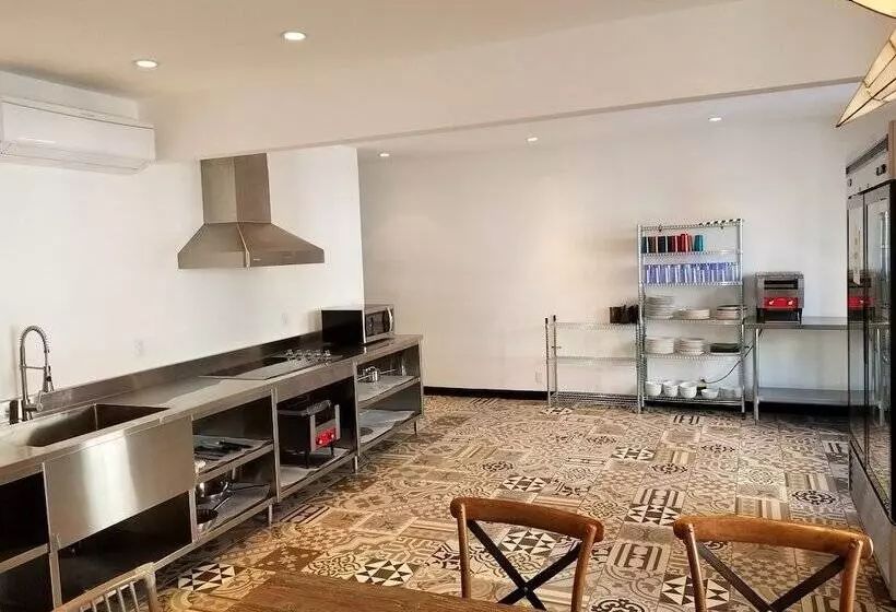 Samesun Hollywood Hotel & Hostel