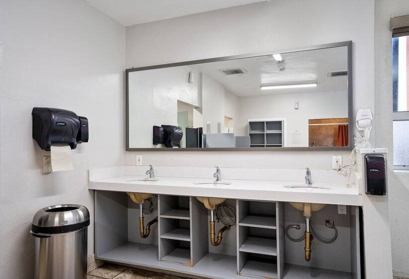 Samesun Hollywood Hotel & Hostel