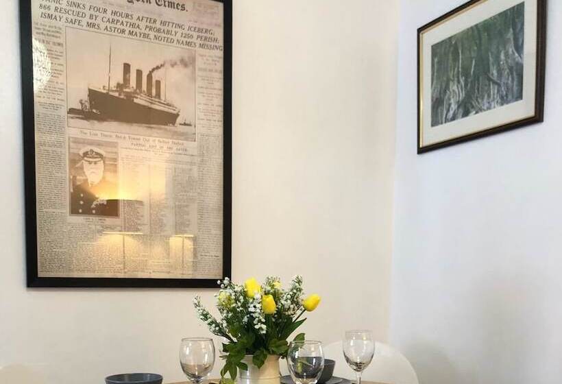 Great Location   City Centre   Parking   4 Beds   2 Bedrooms