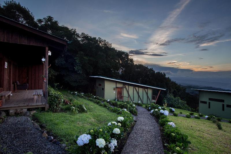 簡易ホテル Chayote Lodge