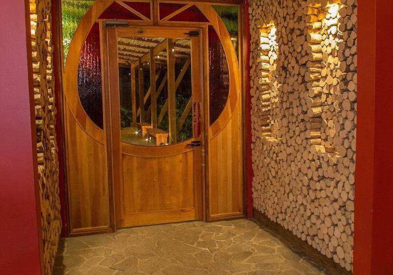 簡易ホテル Chayote Lodge