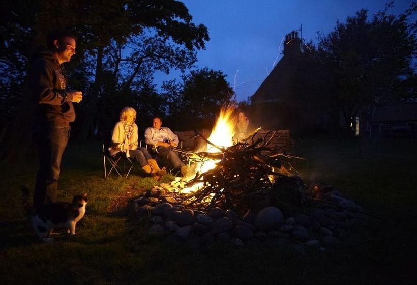 בית מלון כפרי Dale Farm Campground