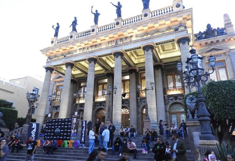 هتل El Viejo Zaguan By Lunian