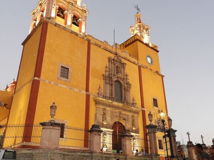 هتل El Viejo Zaguan By Lunian