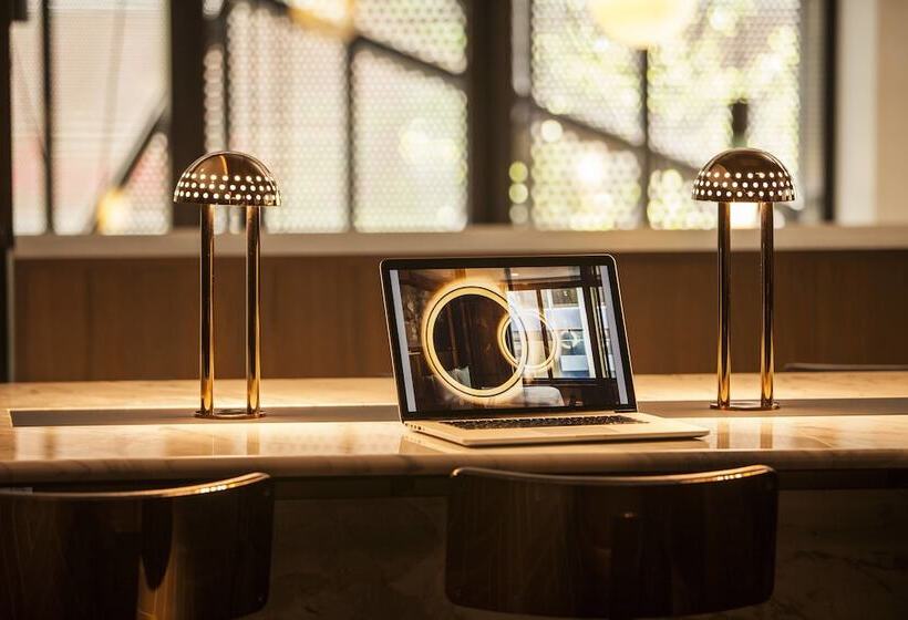 ホテル Emc2, Autograph Collection