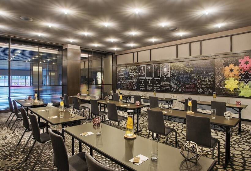 ホテル Emc2, Autograph Collection