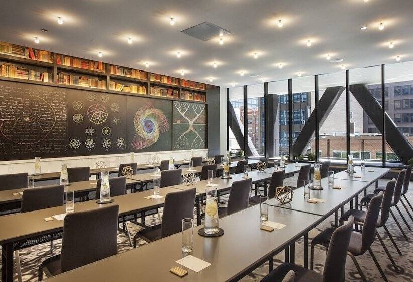 ホテル Emc2, Autograph Collection