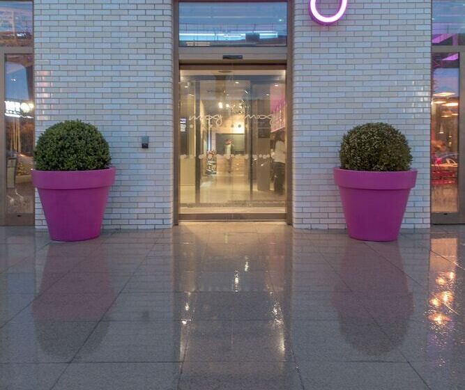 Hotel Moxy London Excel