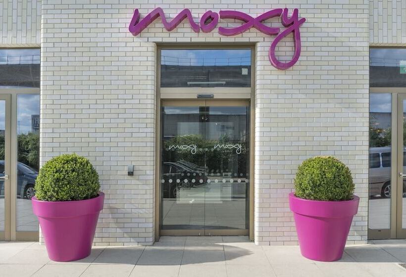 Hotel Moxy London Excel