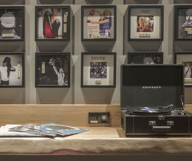 Hotel Moxy London Excel