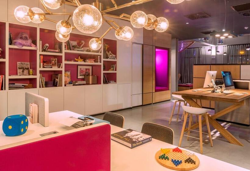 Hotel Moxy London Excel