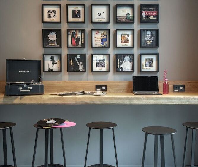 Hotel Moxy London Excel