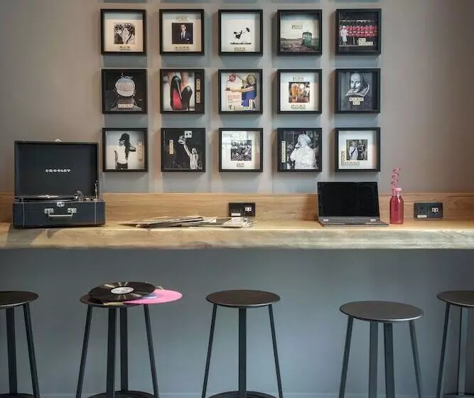 هتل Moxy London Excel
