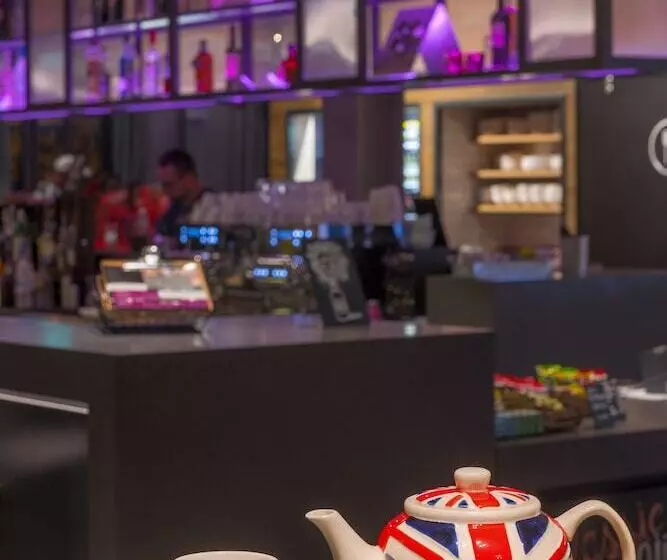 هتل Moxy London Excel