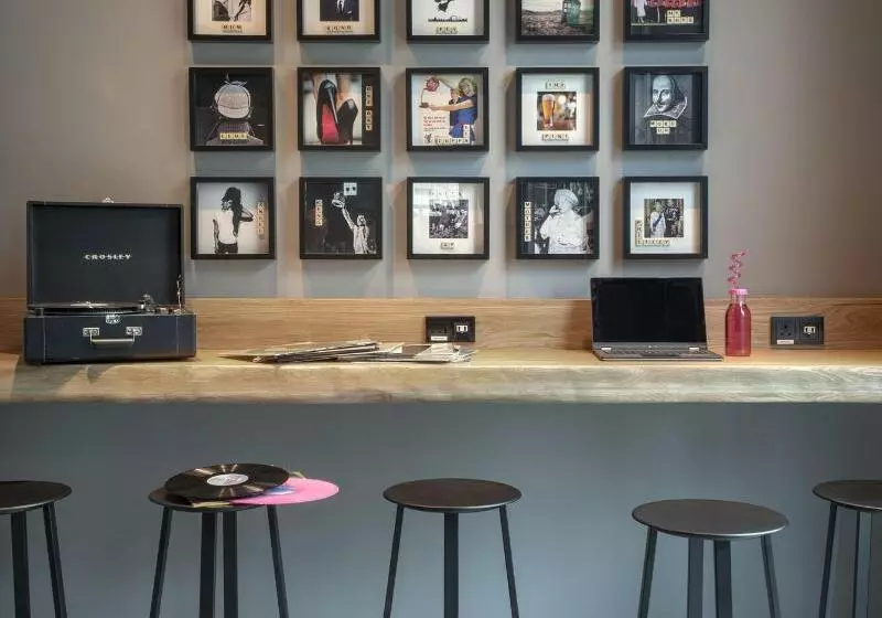 هتل Moxy London Excel