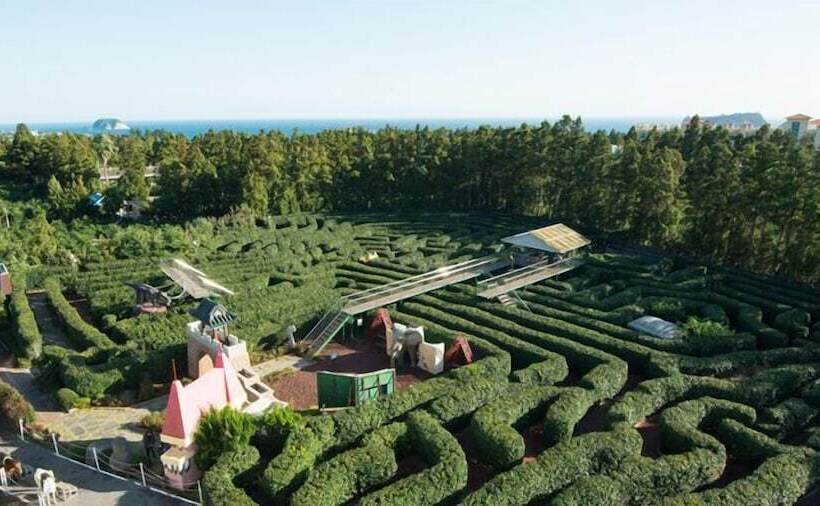 Hotel The Seri Resort