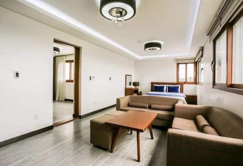 Hotel The Seri Resort