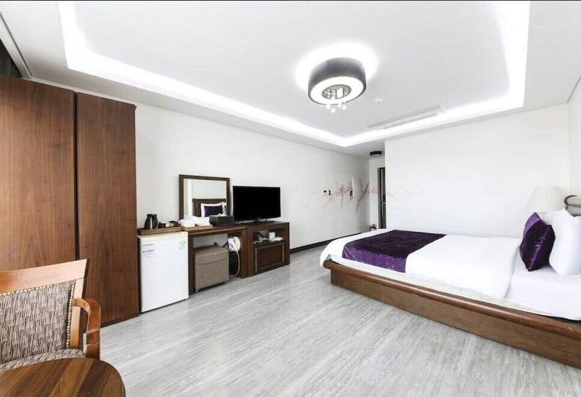 Hotel The Seri Resort