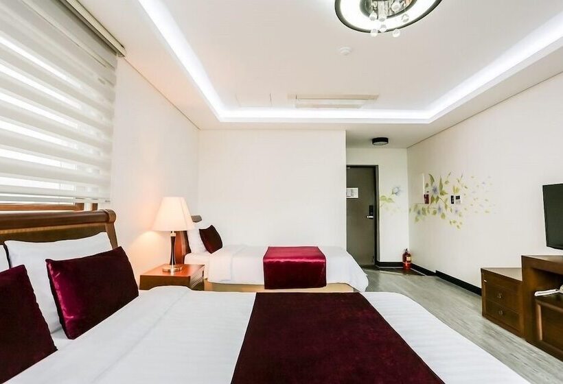 Hotel The Seri Resort