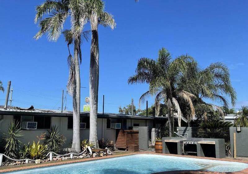 モーテル Queens Beach