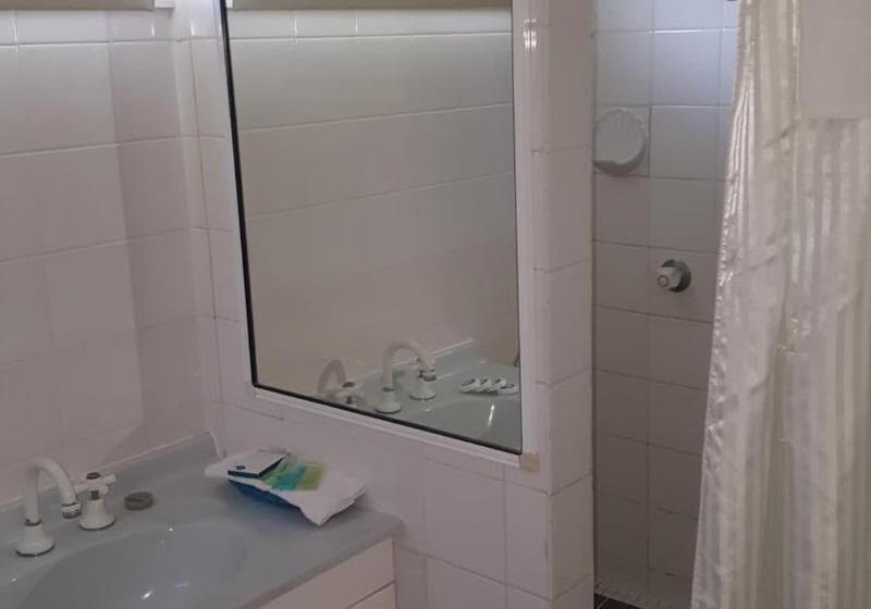 モーテル Queens Beach