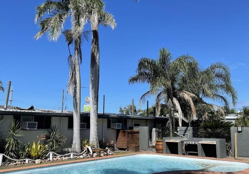 モーテル Queens Beach