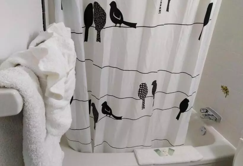مُتل 6267 Persepolis Inn
