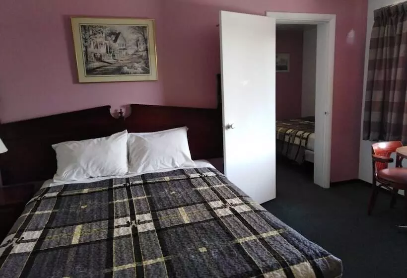 مُتل 6267 Persepolis Inn