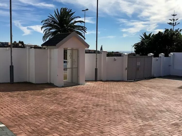 پانسیون La Mer Guesthouse