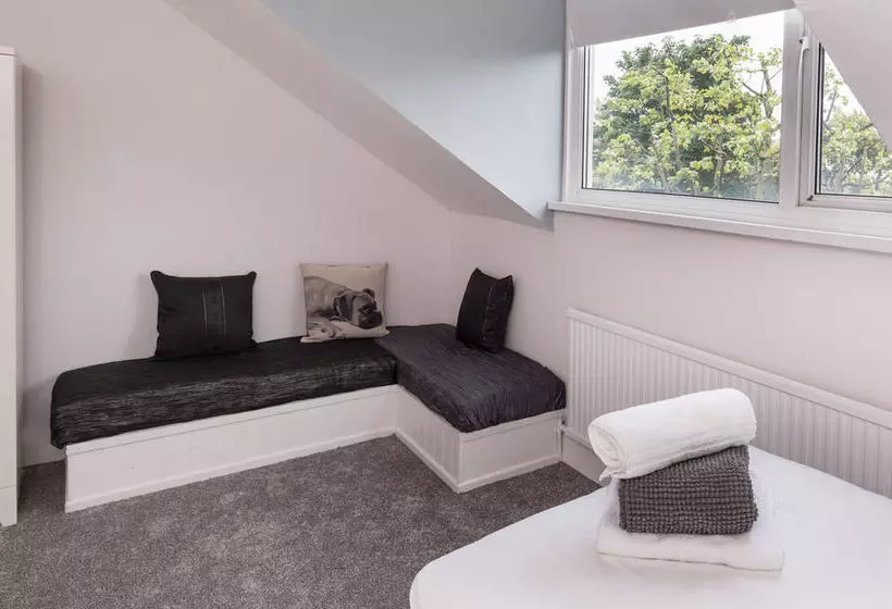 Titanic The Lady, 3 Bed Townhouse