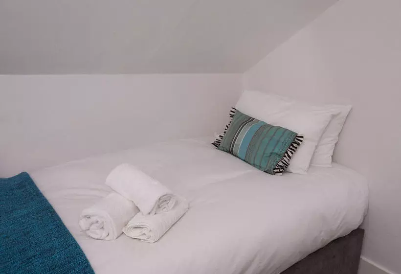 Titanic The Lady, 3 Bed Townhouse