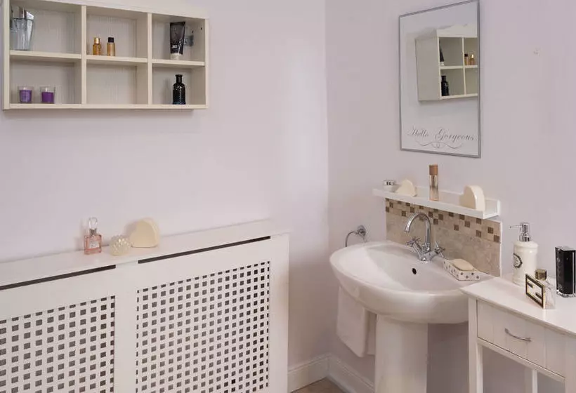 Titanic The Lady, 3 Bed Townhouse