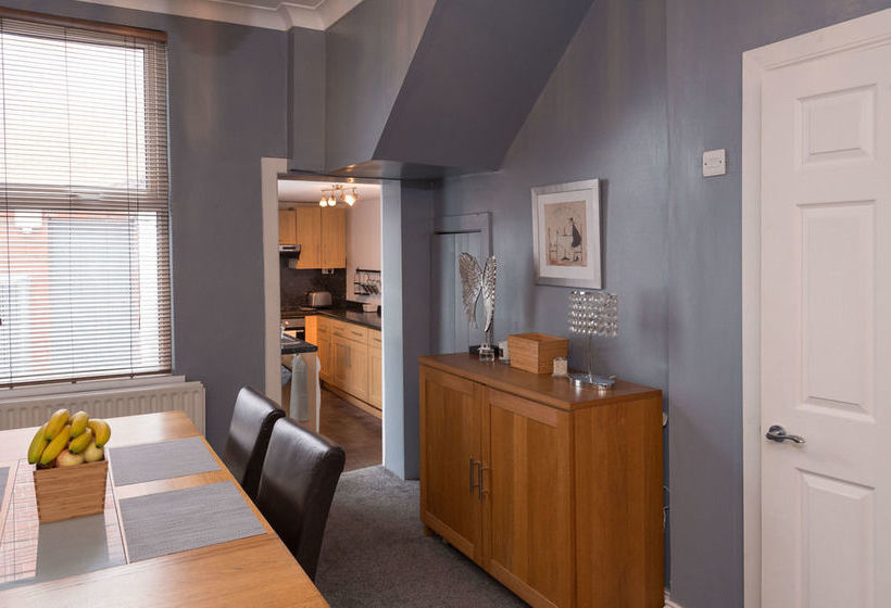 Titanic The Lady, 3 Bed Townhouse