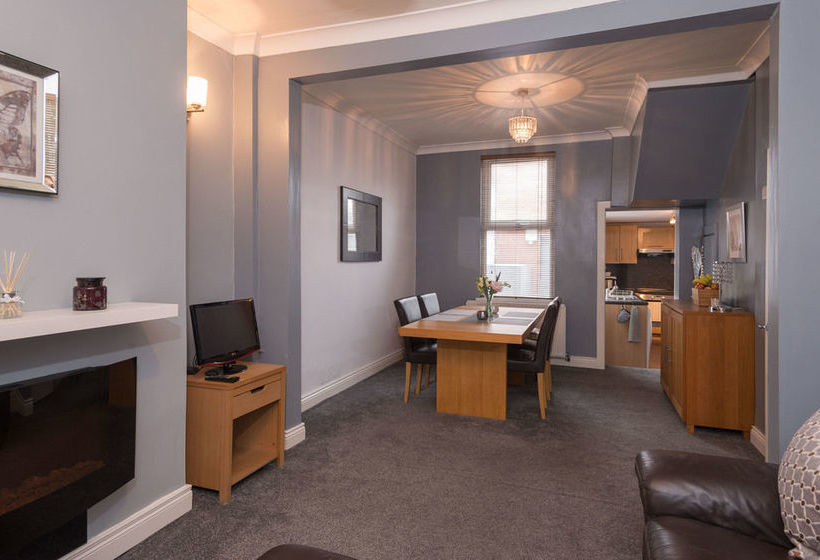 Titanic The Lady, 3 Bed Townhouse