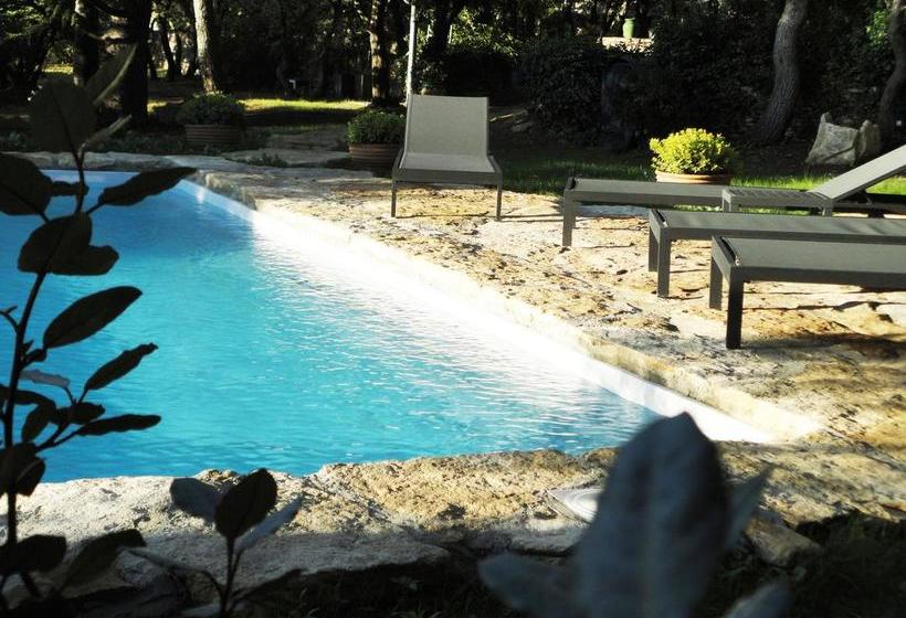 تختخواب و صبحانه La Chênaie De Gordes