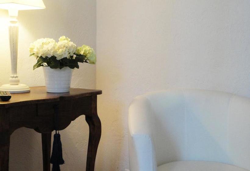 تختخواب و صبحانه La Chênaie De Gordes