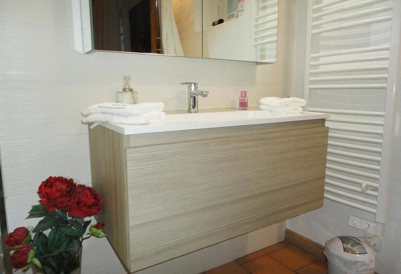 تختخواب و صبحانه La Chênaie De Gordes