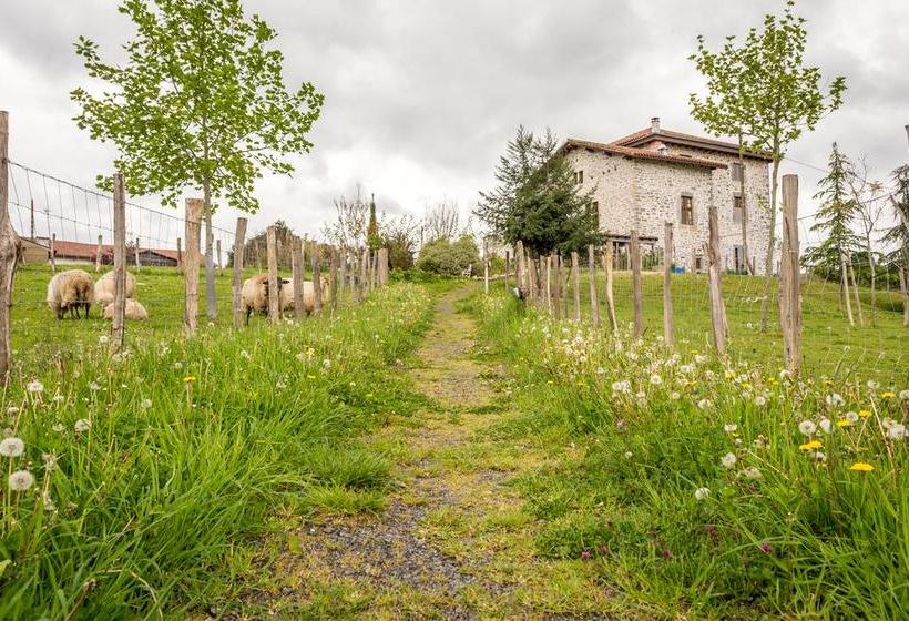 住宿加早餐 Les Fous Du Village