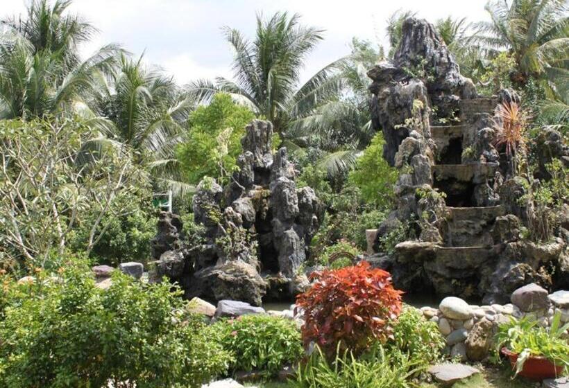 Forever Green Resort