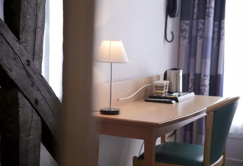 هتل Du Cheval Rouge