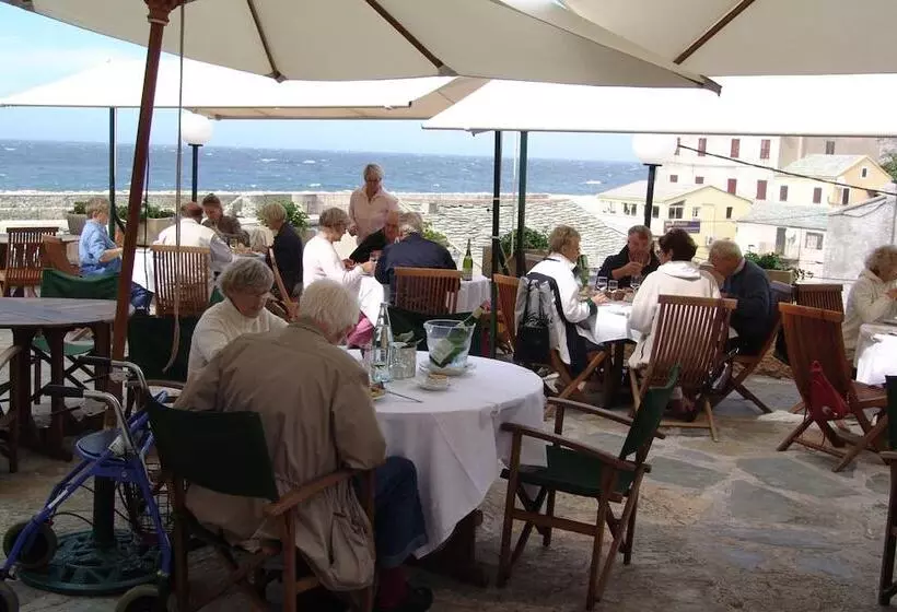 ホテル Le Vieux Moulin