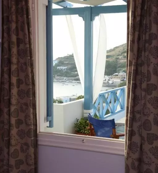 Kini Bay