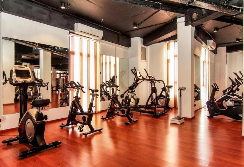 Saninro Hotel   Ragama