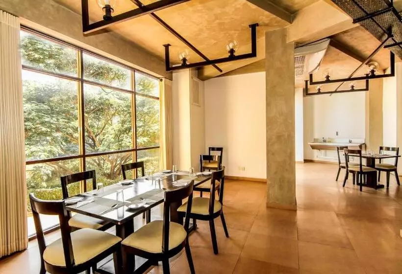 Saninro Hotel   Ragama