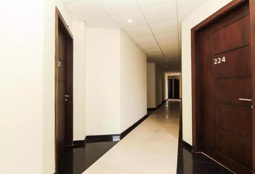 Saninro Hotel   Ragama