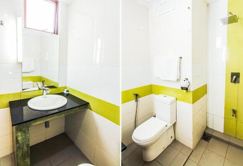 Saninro Hotel   Ragama