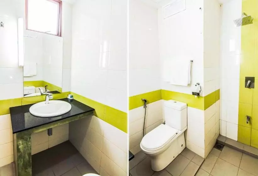 Saninro Hotel   Ragama