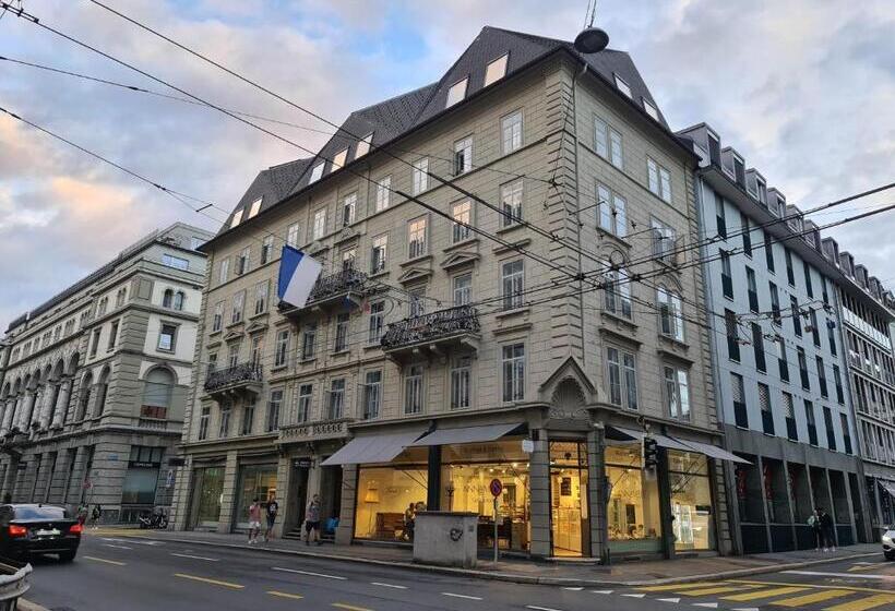 Top City Center Lion Monument