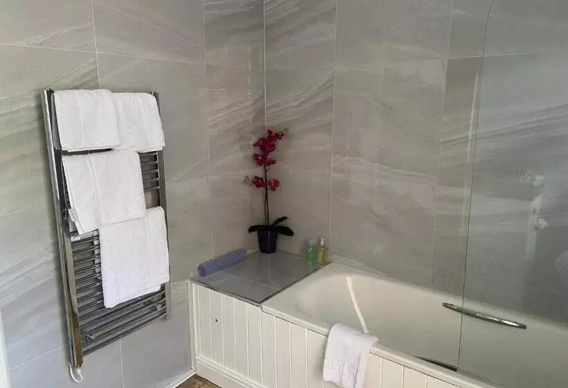 Trumbles Gatwick B&b